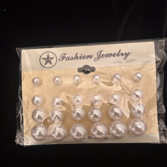 Elegant 12 pair of pearl earrings - Picture 2 of 2